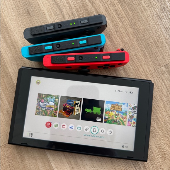 Nintendo Switch Console - Picture 9 of 16